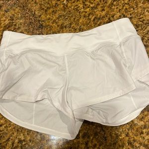 Lululemon speed up shorts white size 6 inseam 2.5